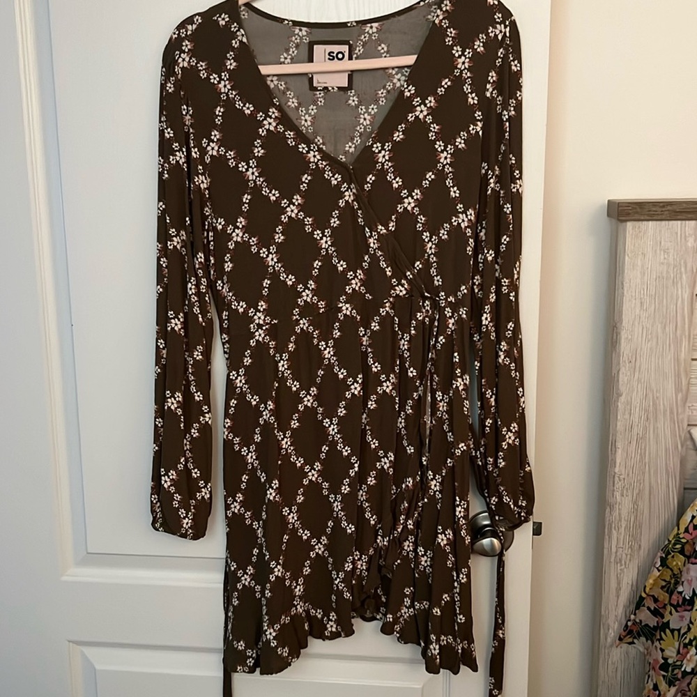 Juniors wrap dress